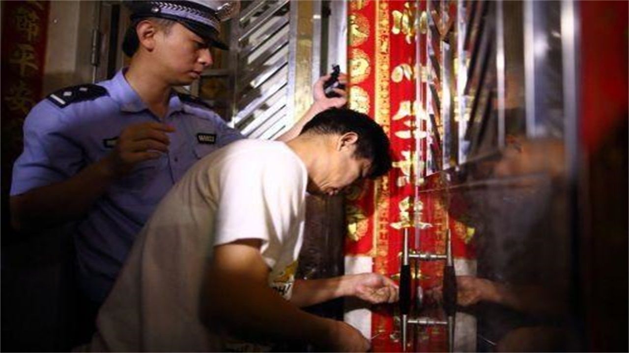 白山请开锁师傅开了锁后，师傅为什么一般都不进门，就算主人请也不进去？